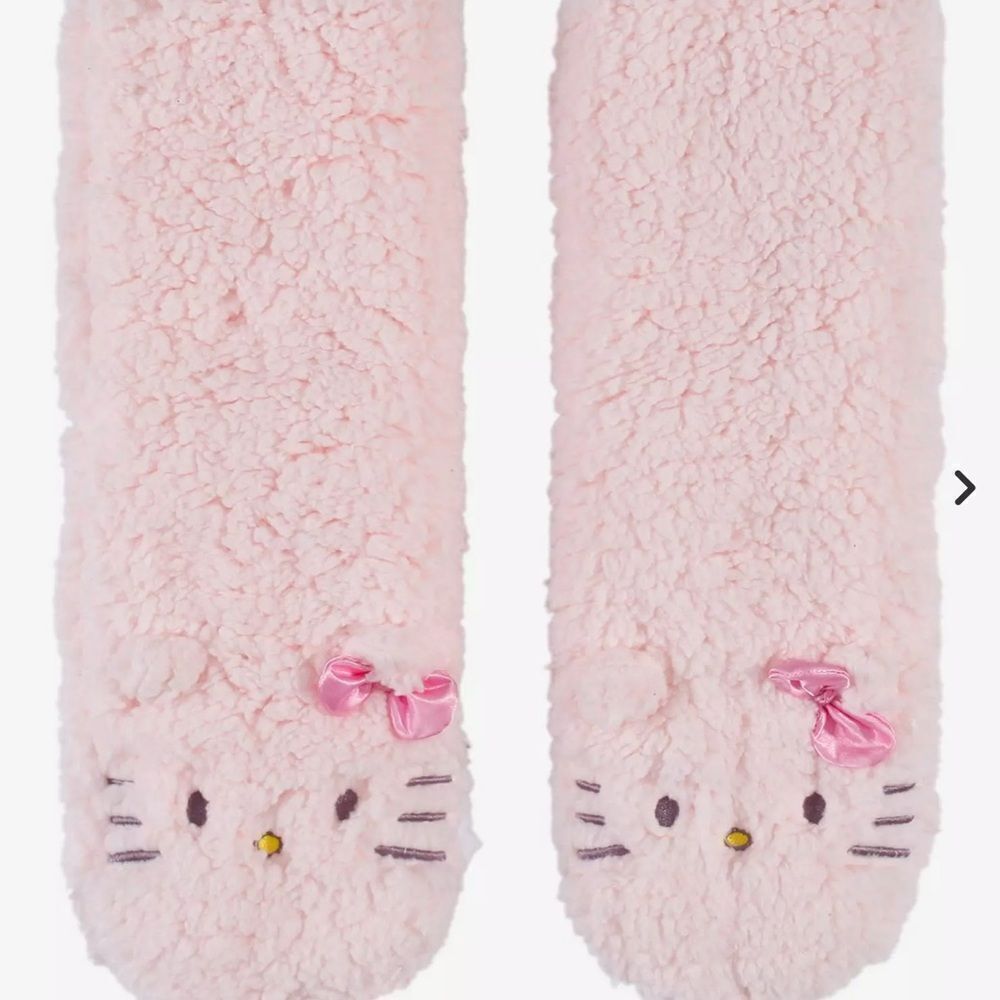 1 LEFT! Sanrio Hello Kitty Sherpa Slipper Socks Pink